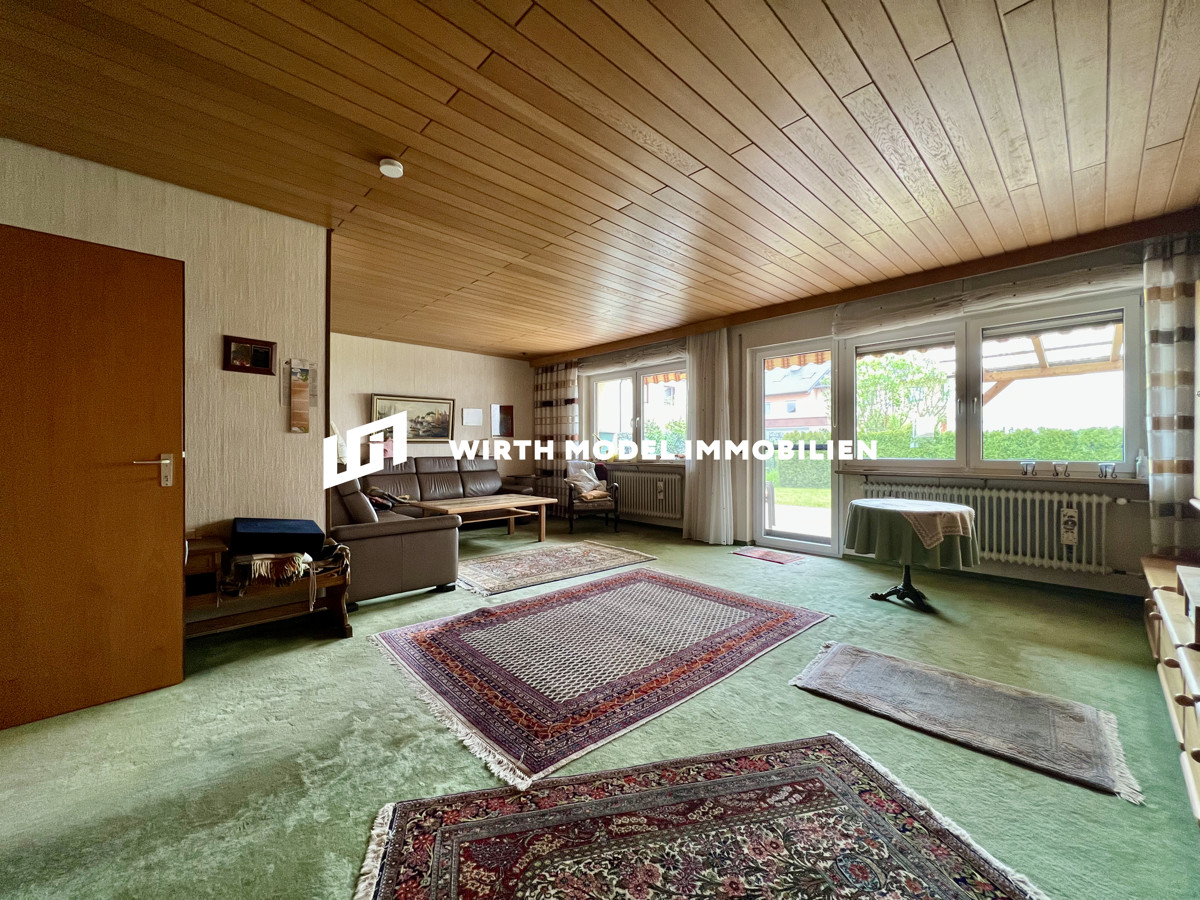 Großzügiges Reihenmittelhaus mit Garage in schöner Lage Sennfelds