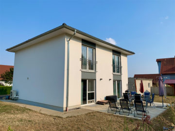 Neuwertiges Einfamilienhaus auf großem Grundstück in ruhiger Wohnlage., 97711 Maßbach, Haus