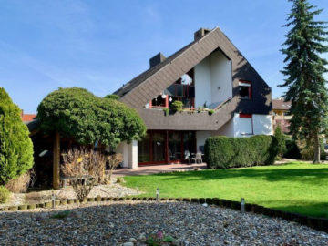 Repräsentatives Ein-/Zweifamilienhaus auf großem Grundstück mit drei Garagen, 97469 Gochsheim, Haus