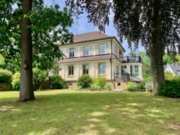 Repräsentative und großzügige Villa auf parkähnlichem Grundstück in exponierter Wohnlage, 97422 Schweinfurt, Villa