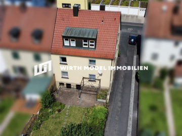 Ein- bis Dreifamilienhaus mit schönem Grundstück in Schweinfurt Oberndorf, 97424 Schweinfurt, Reihenendhaus