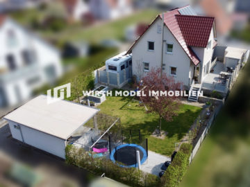 Gepflegtes Einfamilienhaus mit sehr schönem Garten und Garage in traumhafter Lage, 97525 Schwebheim, Einfamilienhaus