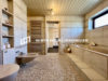 Großzügiges Einfamilienhaus mit Einliegerwohnung und schönem Grundstück - Badezimmer - OG