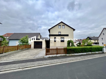 Gepflegtes Zweifamilienhaus mit drei Garagen in Donnersdorf OT Traustadt, 97499 Donnersdorf / Traustadt, Sonstige