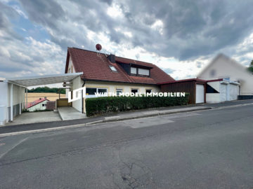 rd. 2.000 €/m² Wfl. | Dreifamilienhaus mit drei Garagen u. Carport in Würzburg, 97076 Würzburg / Lengfeld, Haus