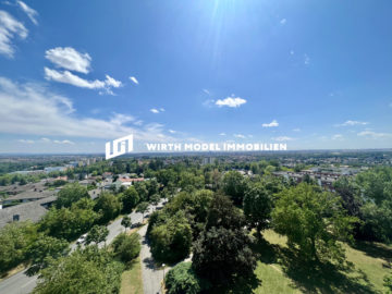 Reserviert. Großzügige Vier- bzw. Drei-Zimmer-Wohnung mit Balkon und Einzelgarage am Steinberg, 97422 Schweinfurt, Wohnung