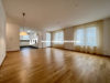 Neuwertige Drei-Zimmer-Wohnung mit Balkon und TG-Stellplatz in zentraler Lage - Offener Wohn-/Ess-/Küchenbereich