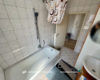 Erdgeschoss Zwei-Zimmer-Wohnung mit Terrasse und Stellplatz - Badezimmer