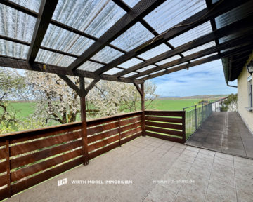 Zweifamilienhaus mit Nebenflächen in Stadtlauringen OT Ballingshausen, 97488 Stadtlauringen / Ballingshausen, Zweifamilienhaus