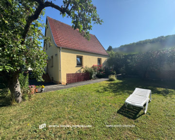 Freistehendes Einfamilienhaus mit Garage auf großem Grundstück, 97456 Dittelbrunn, Einfamilienhaus