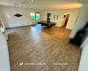 Gepflegtes freistehendes Ein-/Zweifamilienhaus mit schönem Garten und Doppelgarage - Wohn-/Esszimmer