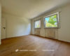 Kernsanierte Drei-Zimmer-Wohnung mit Balkon und Einzelgarage am Hochfeld/ Steinberg - Schlafzimmer