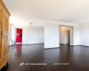 Lichtdurchflutete Drei-Zimmer-Penthouse-Wohnung mit zwei Balkonen und TG-Stellplatz in bester Lage - Wohn-/Essbereich