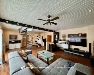 Zwei Häuser mit Werkstatt, Halle, Hofbereich und vier Garagen in Poppenlauer, 97711 Maßbach / Poppenlauer, Haus