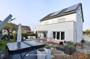 Hochwertig saniertes freistehendes Einfamilienhaus mit drei Garagen in Bestlage am Steinberg, 97422 Schweinfurt, Haus