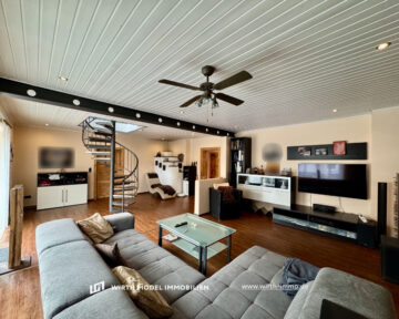 Zwei Häuser mit Werkstatt, Halle, Hofbereich und vier Garagen in Poppenlauer, 97711 Maßbach / Poppenlauer, Haus