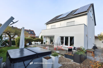 Hochwertig saniertes freistehendes Einfamilienhaus mit drei Garagen in Bestlage, 97422 Schweinfurt, Haus