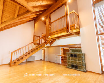 Reserviert. Freistehendes Einfamilienhaus mit ELW und Garage, 97532 Üchtelhausen, Haus