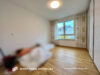 Neuwertige Drei-Zimmer-Wohnung mit Balkon und TG-Stellplatz in zentraler Lage - Schlafzimmer