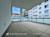 Neuwertige Drei-Zimmer-Wohnung mit Balkon und TG-Stellplatz in zentraler Lage - Balkon