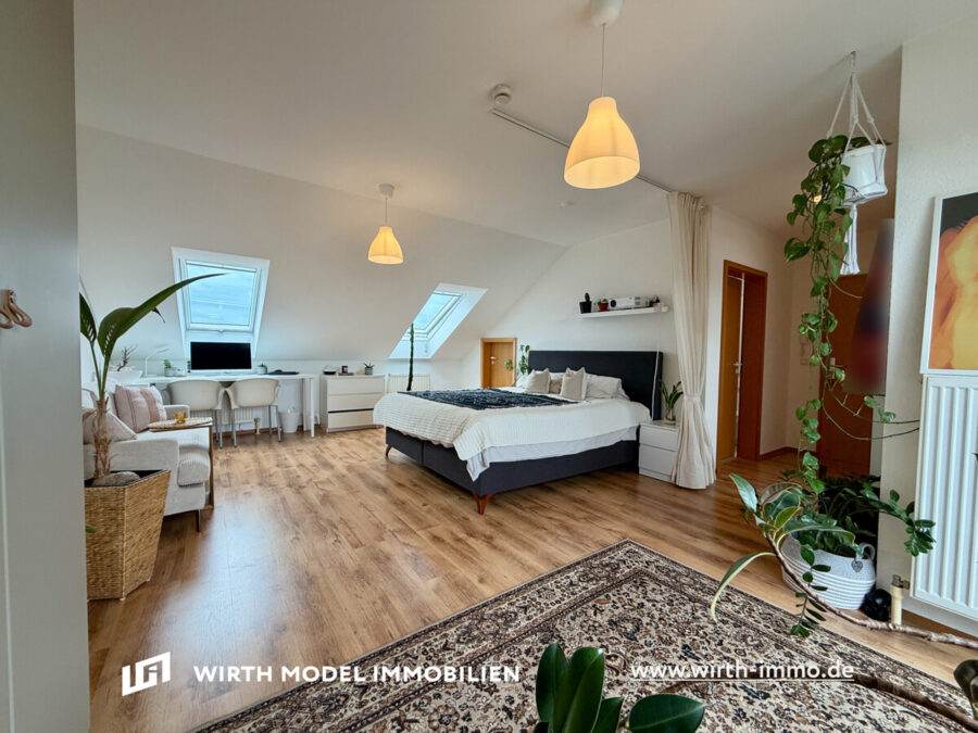 Großzügige Ein-Zimmer-Dachgeschoss-Wohnung mit Balkon in angenehmer Wohnlage - Foto 1