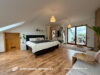 Großzügige Ein-Zimmer-Dachgeschoss-Wohnung mit Balkon in angenehmer Wohnlage - Wohnzimmer