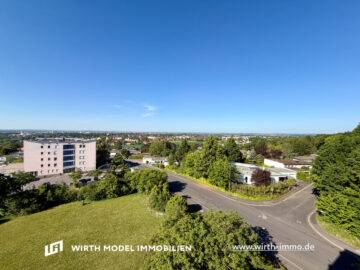 Großzügige und lichtdurchflutete Drei-/Vier-Zimmer-Wohnung mit Balkon und TG-Stellplatz, 97422 Schweinfurt, Etagenwohnung
