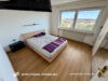 Großzügige Drei-Zimmer-Eigentumswohnung mit Weitblick, großem Balkon und Stellplatz - Schlafzimmer