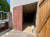 Wohnhaus mit Hoffläche und Nebengebäuden in Kronungen - Garage