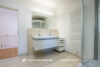 Freistehendes Wohnhaus mit hochwertiger Ausstattung, Carport und 1.030 m² Grundstücksgröße - Badezimmer 1. OG