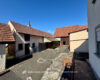 Ein-/Zweifamilienhaus mit vier Garagen, Scheune und Nebengebäuden sowie Gartenfläche - Hofbereich