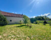 Ein-/Zweifamilienhaus mit vier Garagen, Scheune und Nebengebäuden sowie Gartenfläche - Garten