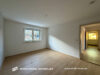 Zweifamilienhaus mit Einzimmer-Wohnung im Dachgeschoss und 2 Garagen in Schonungen - Wohnzimmer OG