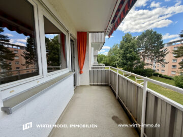 Drei-Zimmer-Wohnung mit Balkon, Aufzug und Garage in gefragter Wohnlage am Steinberg, 97422 Schweinfurt, Etagenwohnung