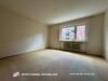 Drei-Zimmer-Wohnung mit Balkon, Aufzug und Garage in gefragter Wohnlage am Steinberg - Schlafzimmer