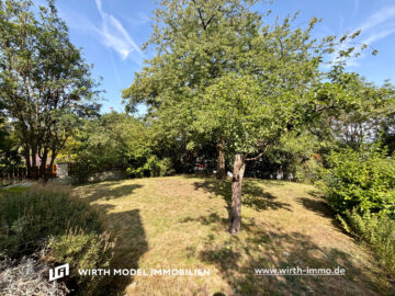 Geräumige Doppelhaushälfte mit schönem Garten und Garage in Sennfeld, 97526 Sennfeld, Doppelhaushälfte